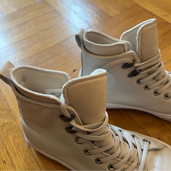 Converse leather and waterproof high tops - Picture 6 of 8